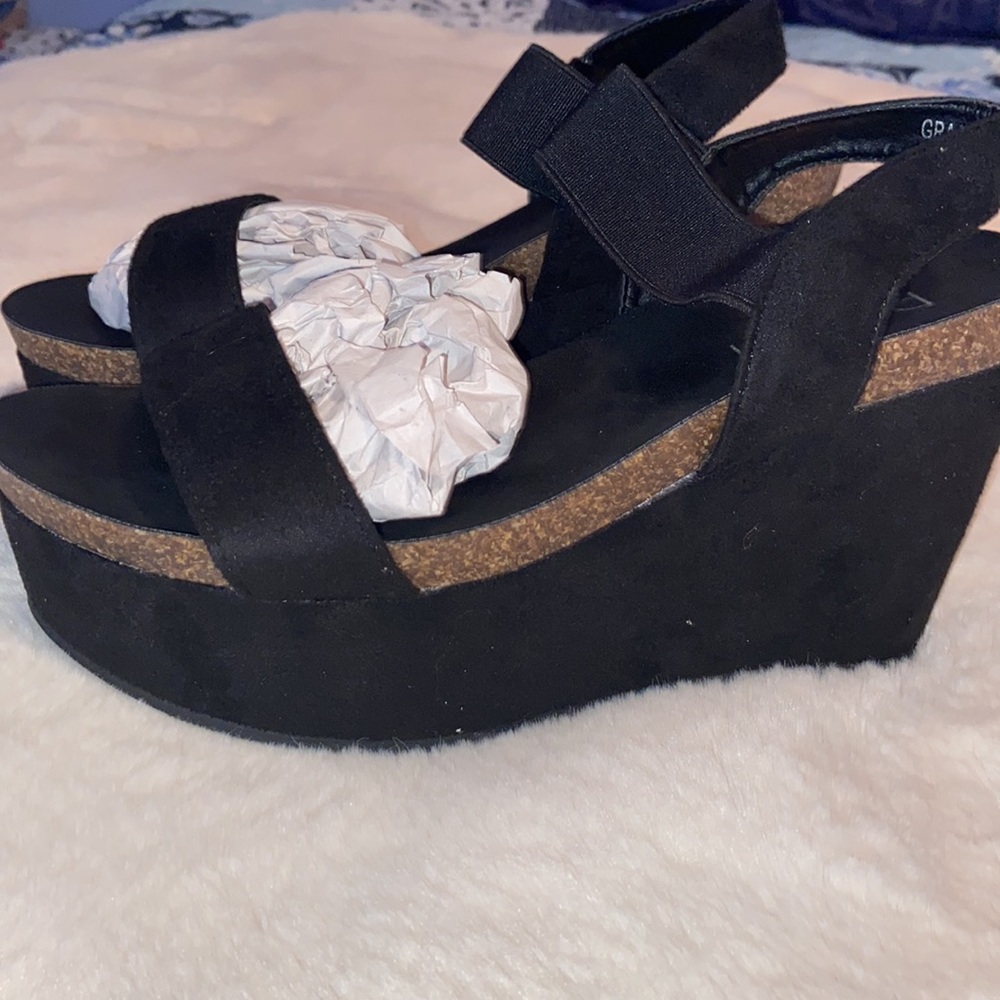 NIB/ Very sexy wedge sandals - Picture 2 of 11